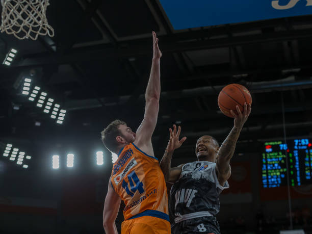 争冠行列的 争冠行列的